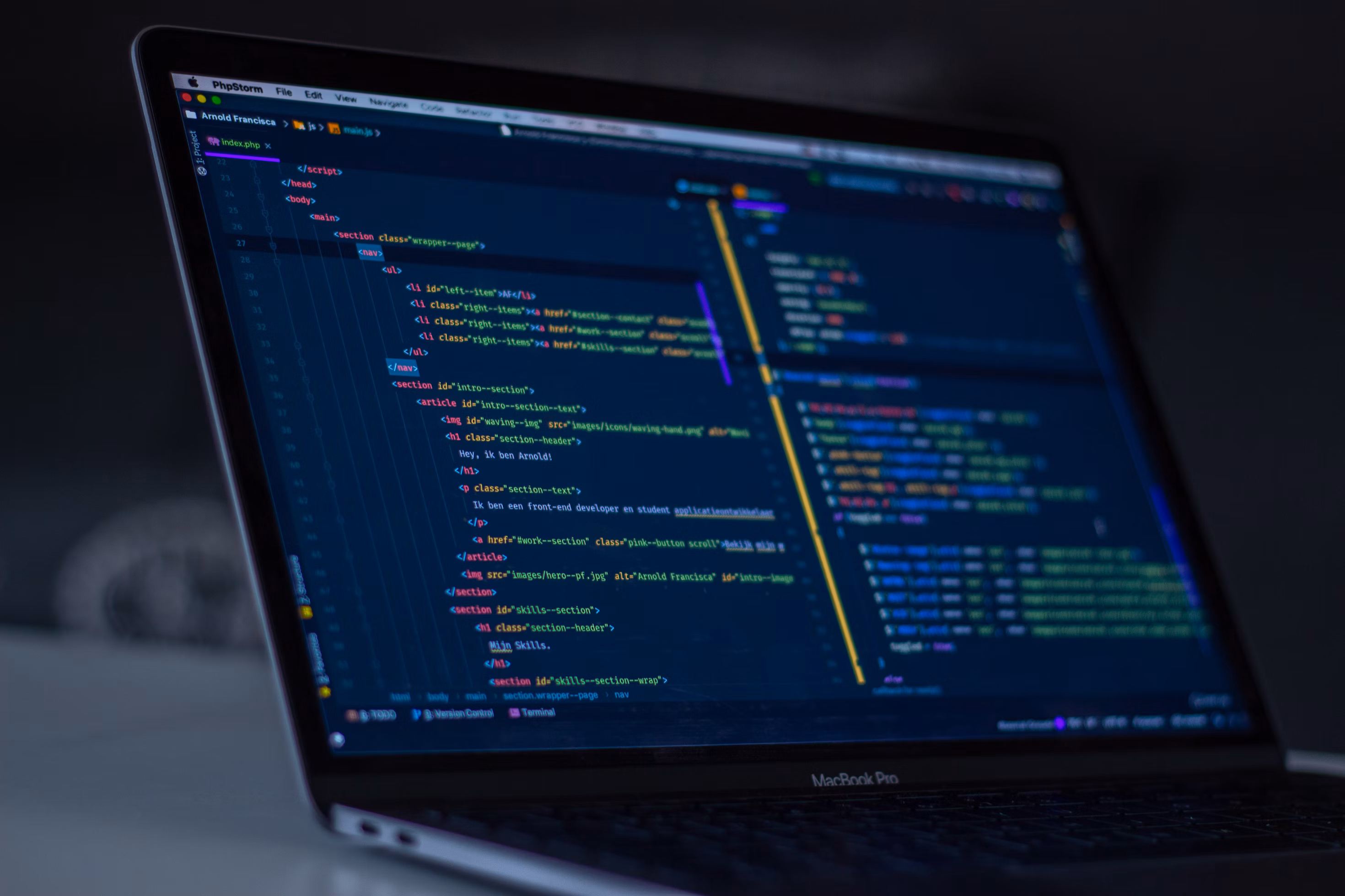 Baris kode kompleks untuk pengembangan aplikasi web kustom